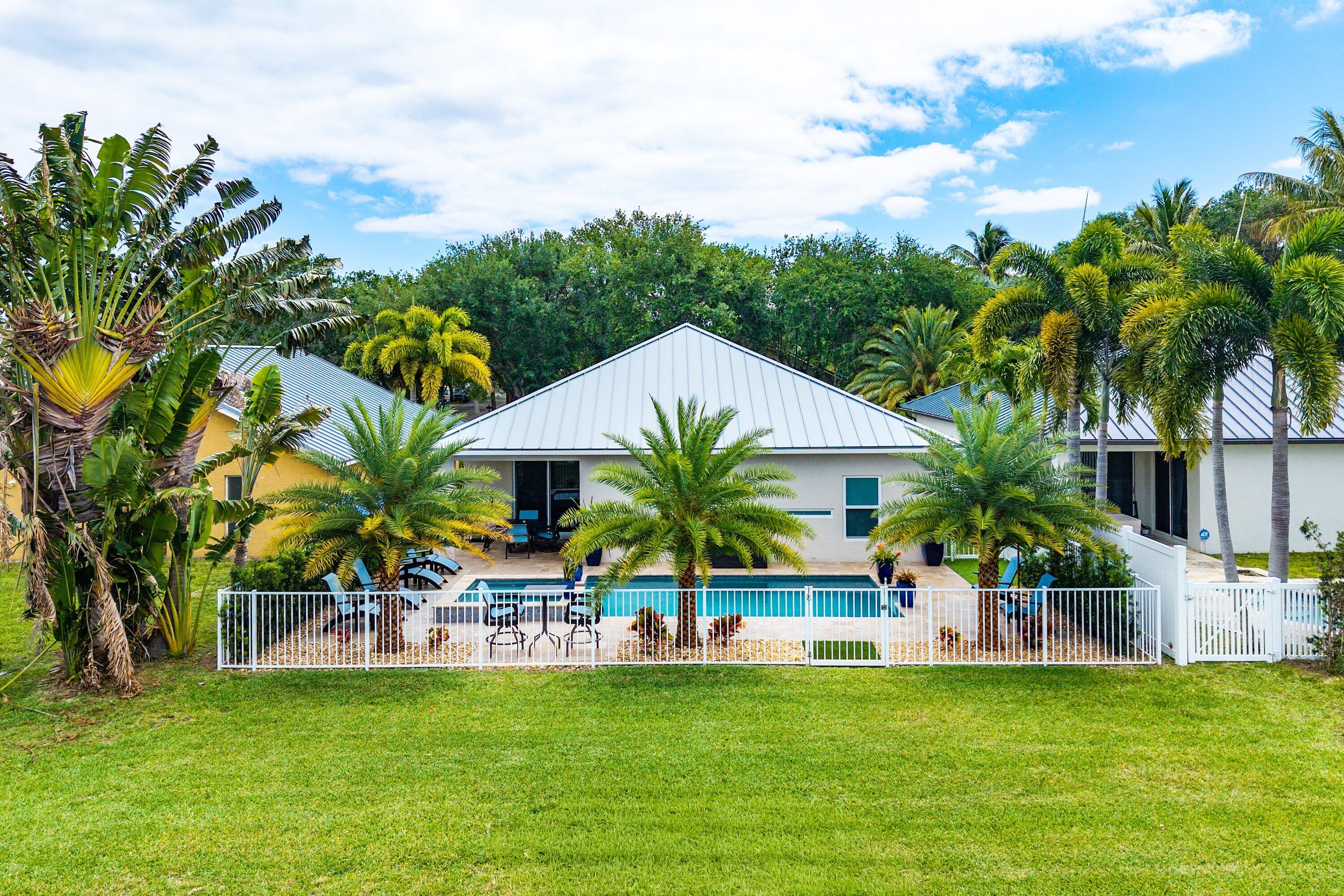 DELRAY LAKES - Residential