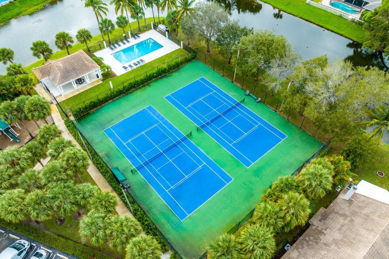 DELRAY LAKES - Residential