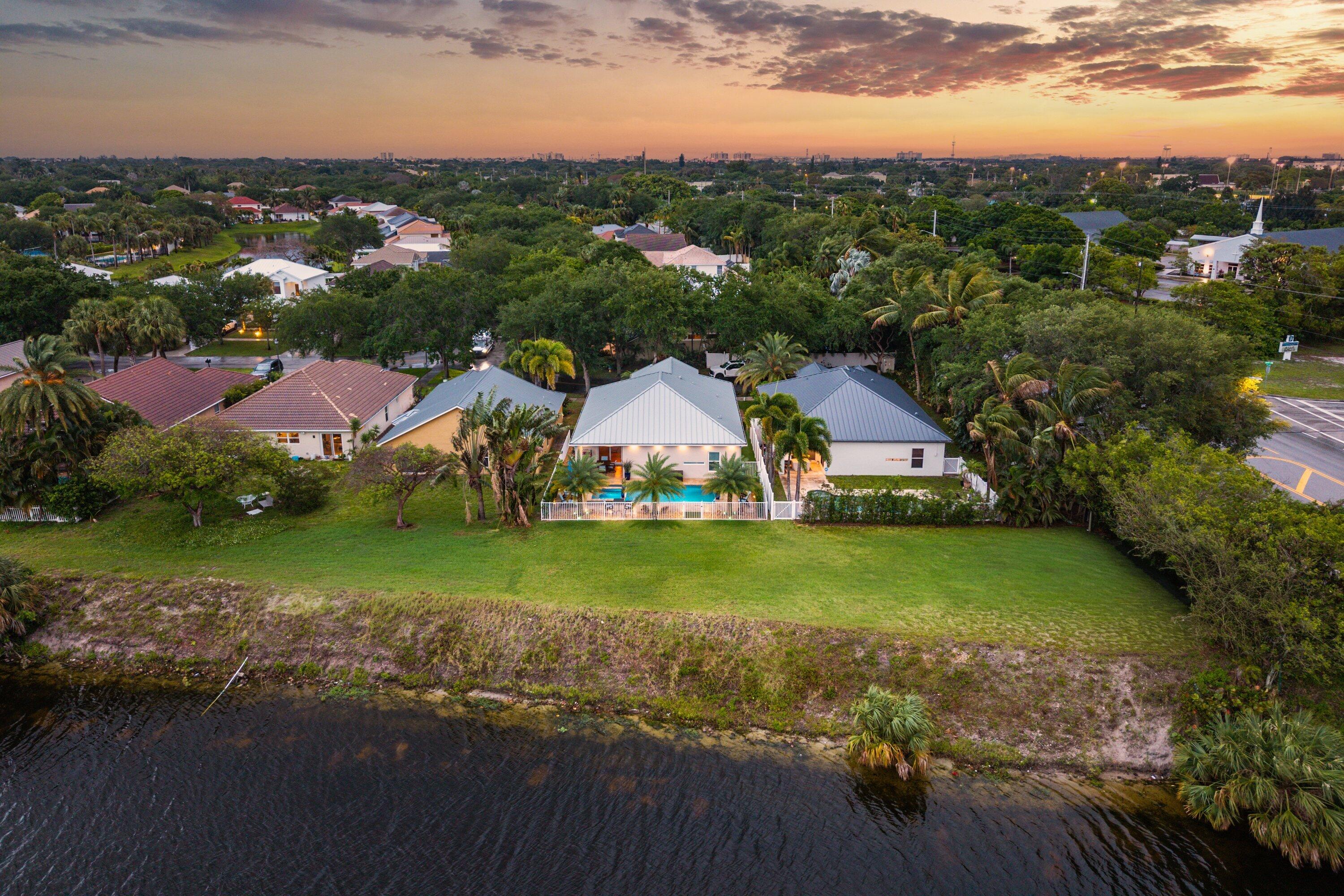 DELRAY LAKES - Residential