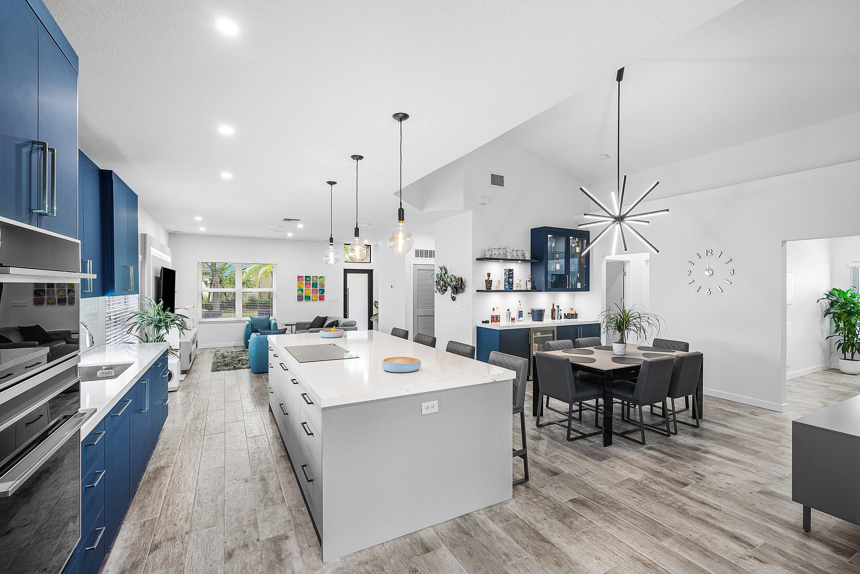 DELRAY LAKES - Residential
