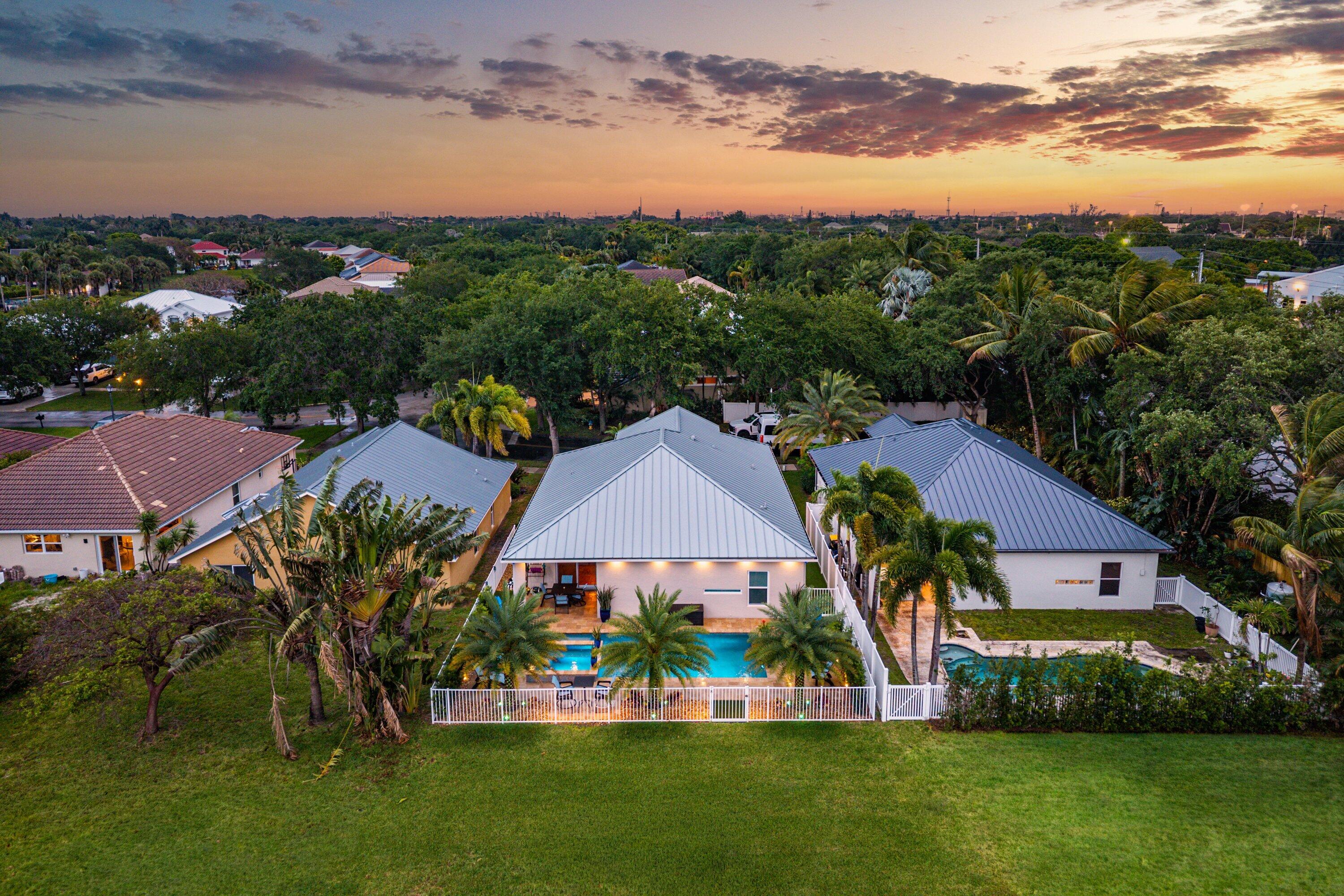 DELRAY LAKES - Residential