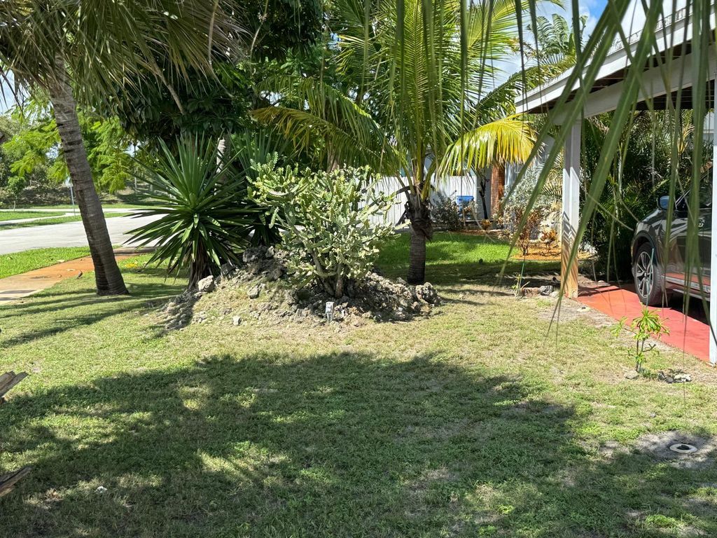 Photo of 31 NE 57th Ct, Fort Lauderdale, FL 33334 (MLS # F10533485)