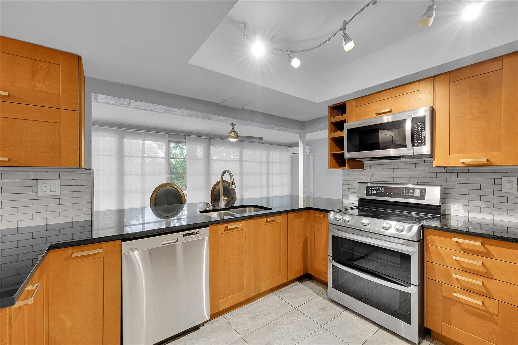 Sunrise Golf Village Sec - Residential