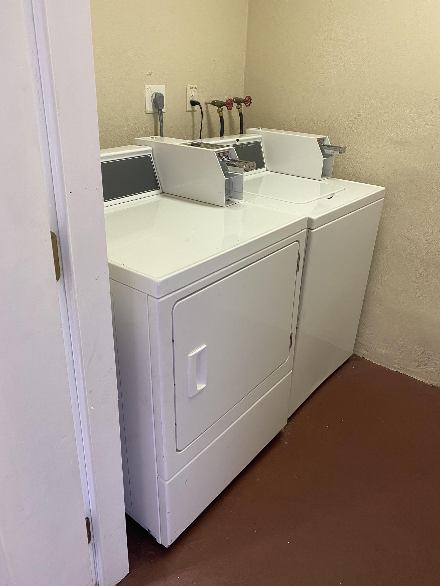 LAKE CLARKE GARDENS CONDO 23 - Residential