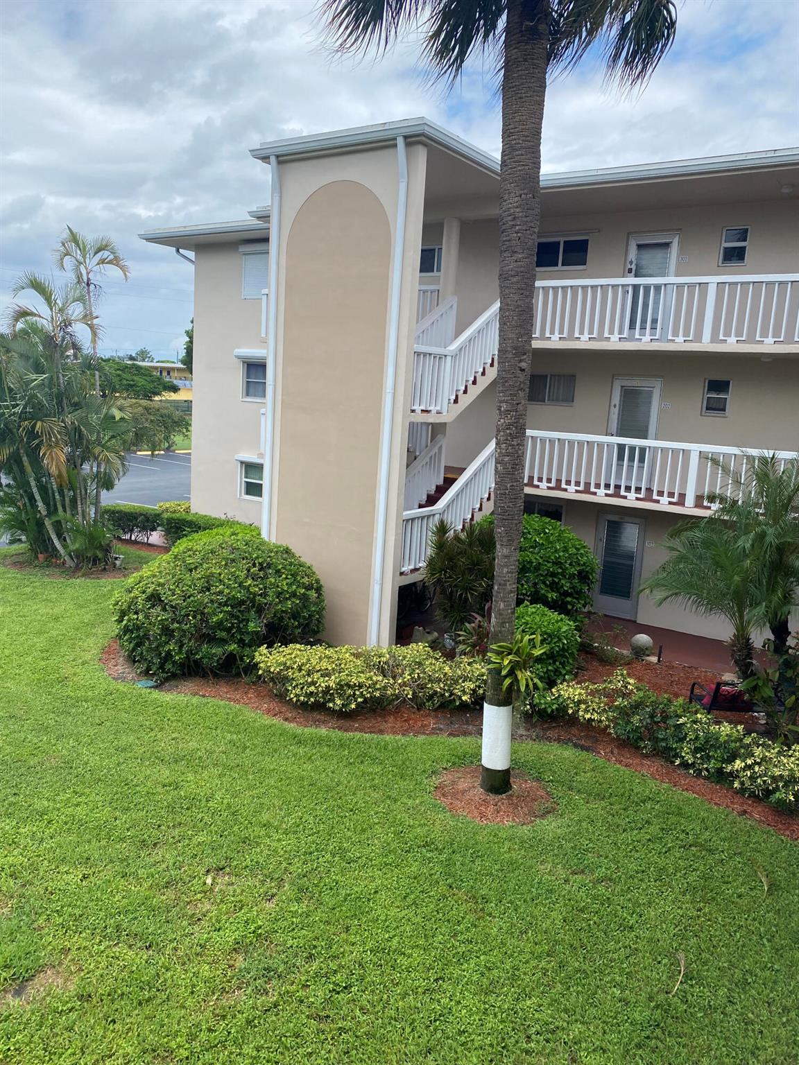 Lovely community centrally located to all Palm Beach County has to offer.  Close to beach, shopping, airport and restaurants.  This end unit has a large screened porch, stainless steel appliances and tile throughout.  This 55+ community has 2 pools, a clubhouse with ongoing activities to maintain an active lifestyle.