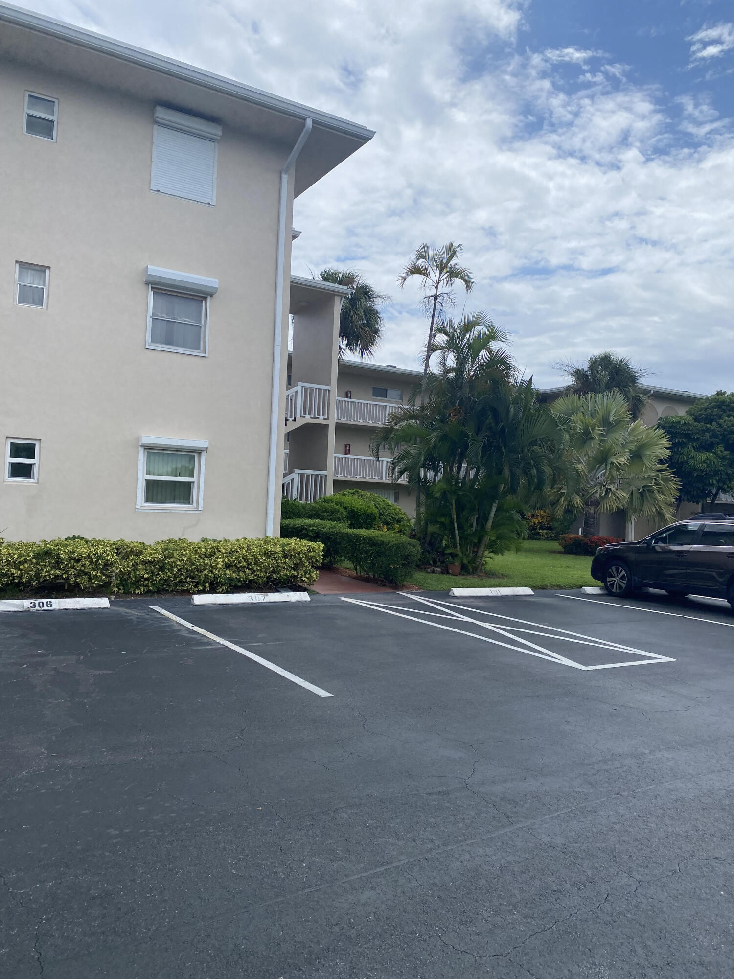 LAKE CLARKE GARDENS CONDO 23 - Residential