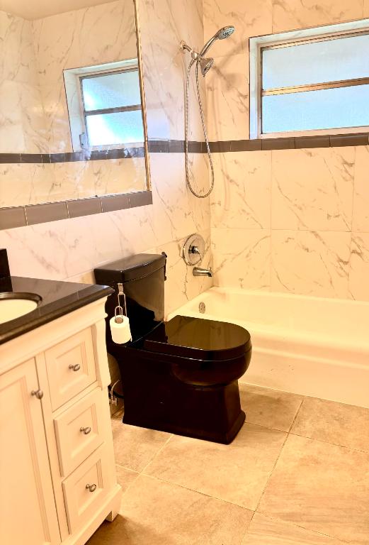 PARADISE GARDENS - Residential Lease