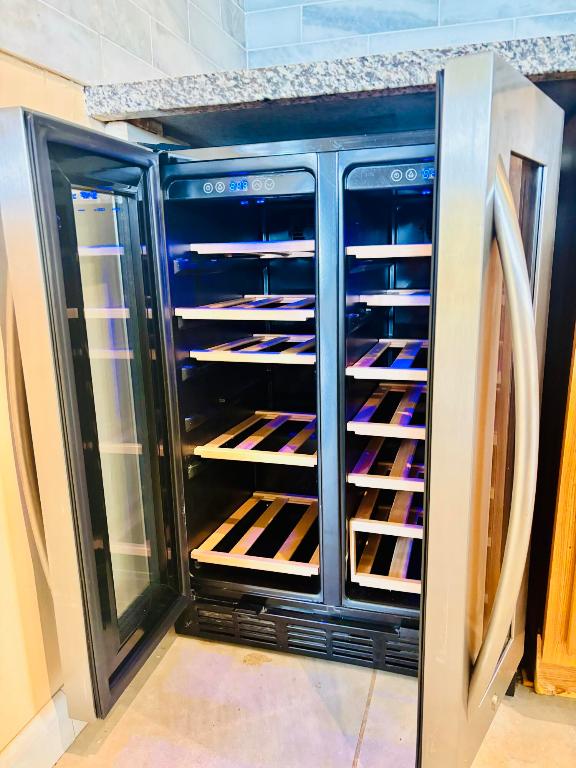 PARADISE GARDENS - Residential Lease