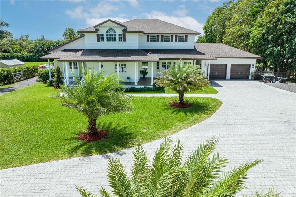 Photo of 20530 SW 51st St, Pembroke Pines, FL 33332 (MLS # F10375940)