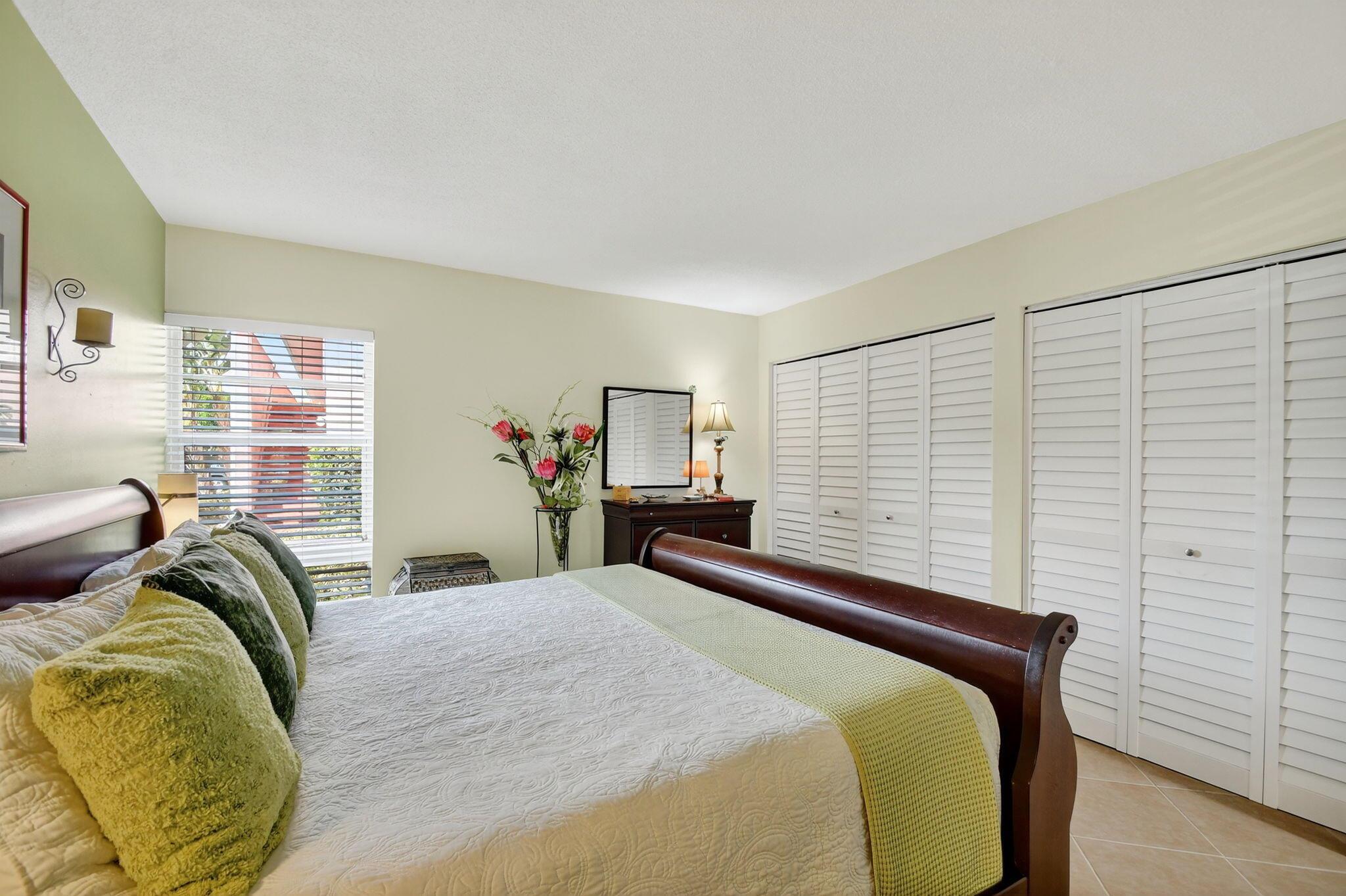 CENTURY VILLAGE / GOLFS E - Residential