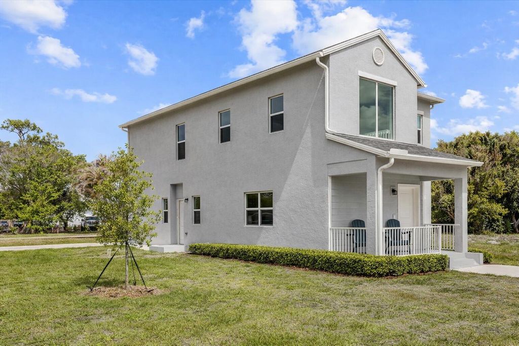 Photo of 2575 SE Bonita Street, Stuart, FL 34997 (MLS # B26019434)