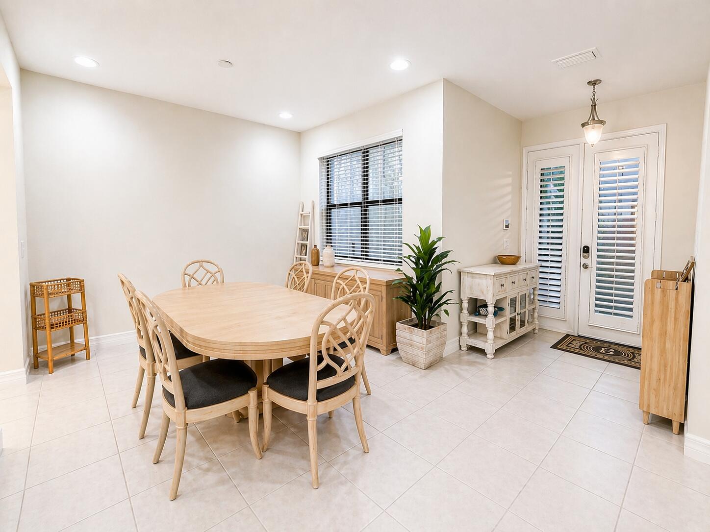 BOTANICA LAKES - Residential