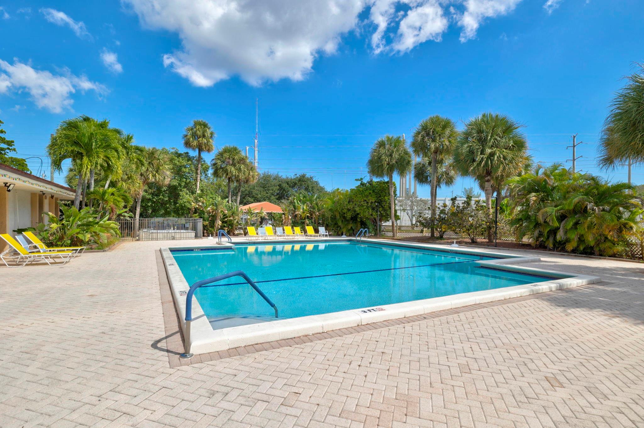 INVERWOOD CONDO - Residential