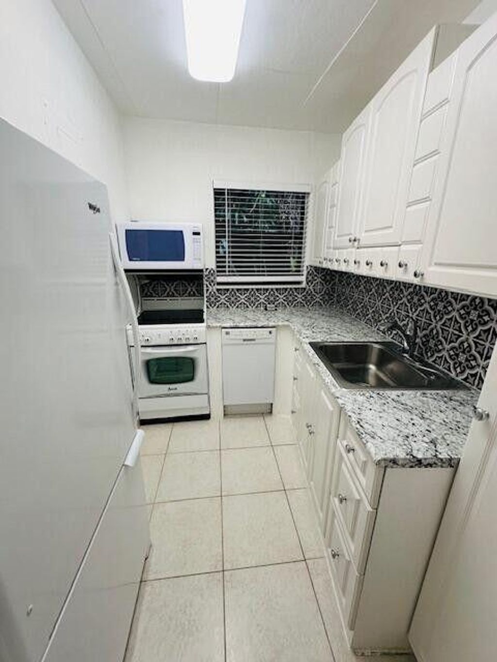 Photo of 555 Banyan Tree Lane #5, Delray Beach, FL 33483 (MLS # R11131848)