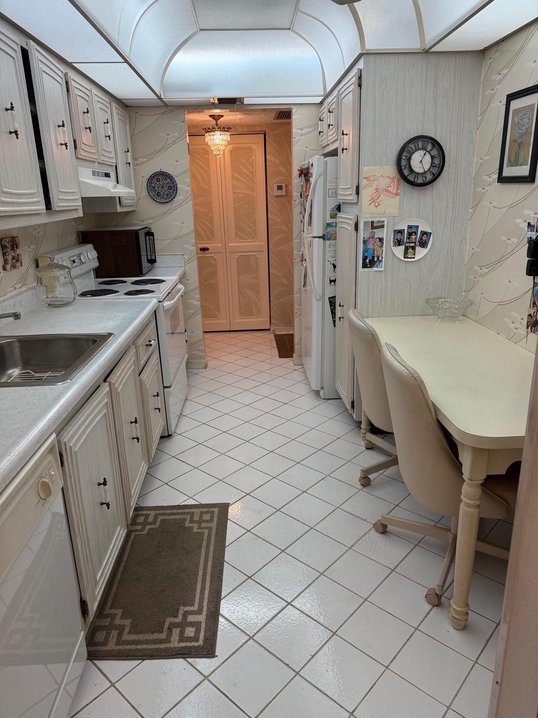 7081 Environ Blvd 440