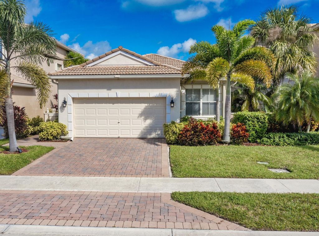 Photo of 122 Isle Verde Way, Palm Beach Gardens, FL 33418 (MLS # R10839060)