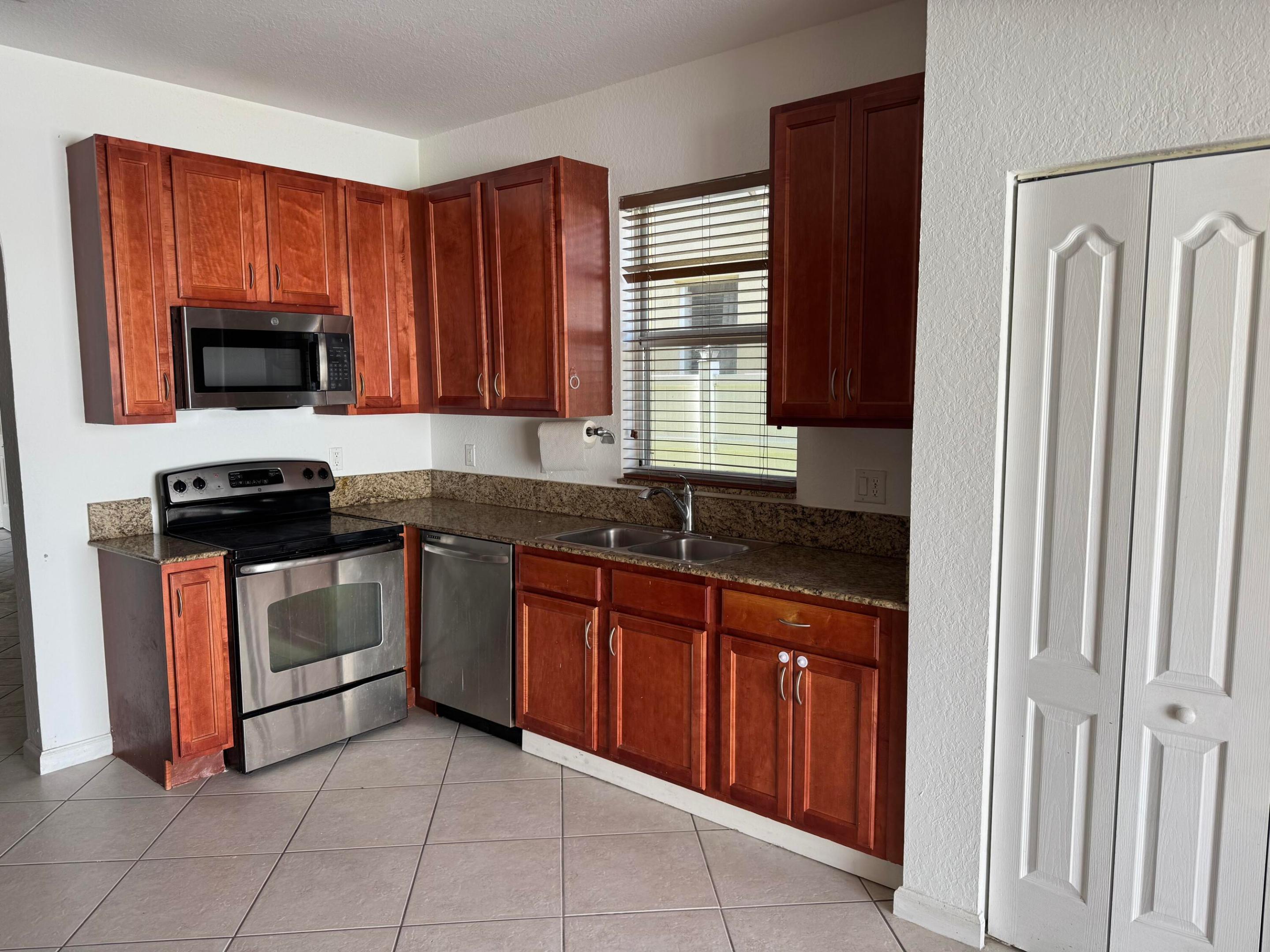 PORTOFINO PALMS - Residential