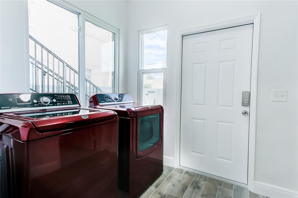 HOLLYWOOD - Residential Lease