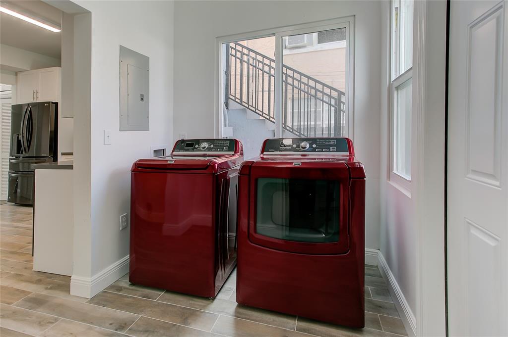 HOLLYWOOD - Residential Lease