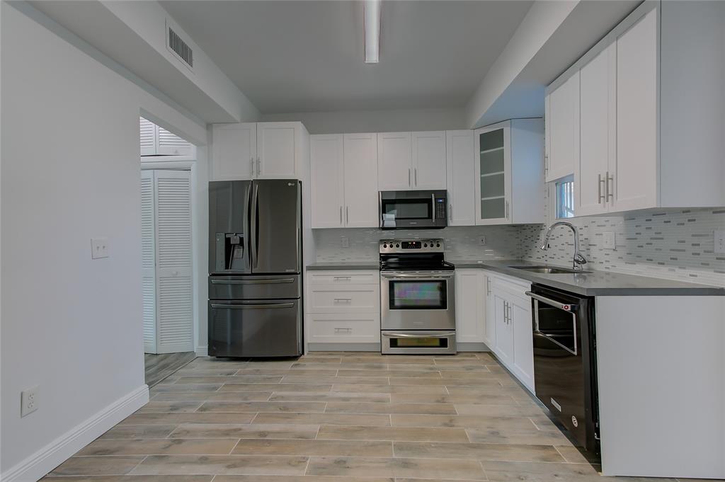 HOLLYWOOD - Residential Lease