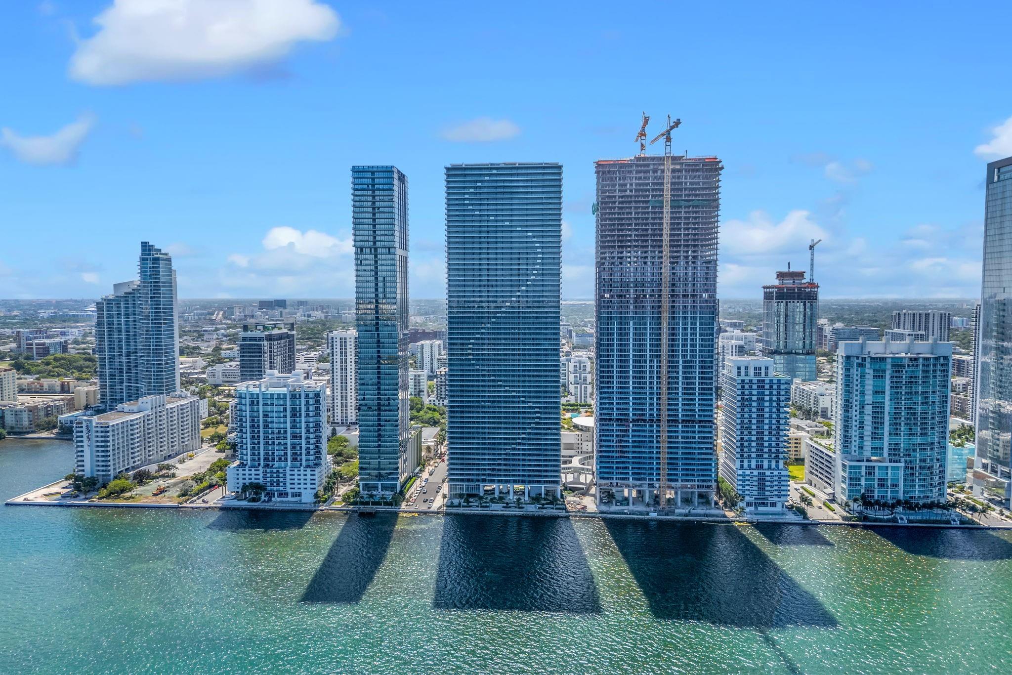 ARIA RESERVE MIAMI SOUTH - Residential Lease