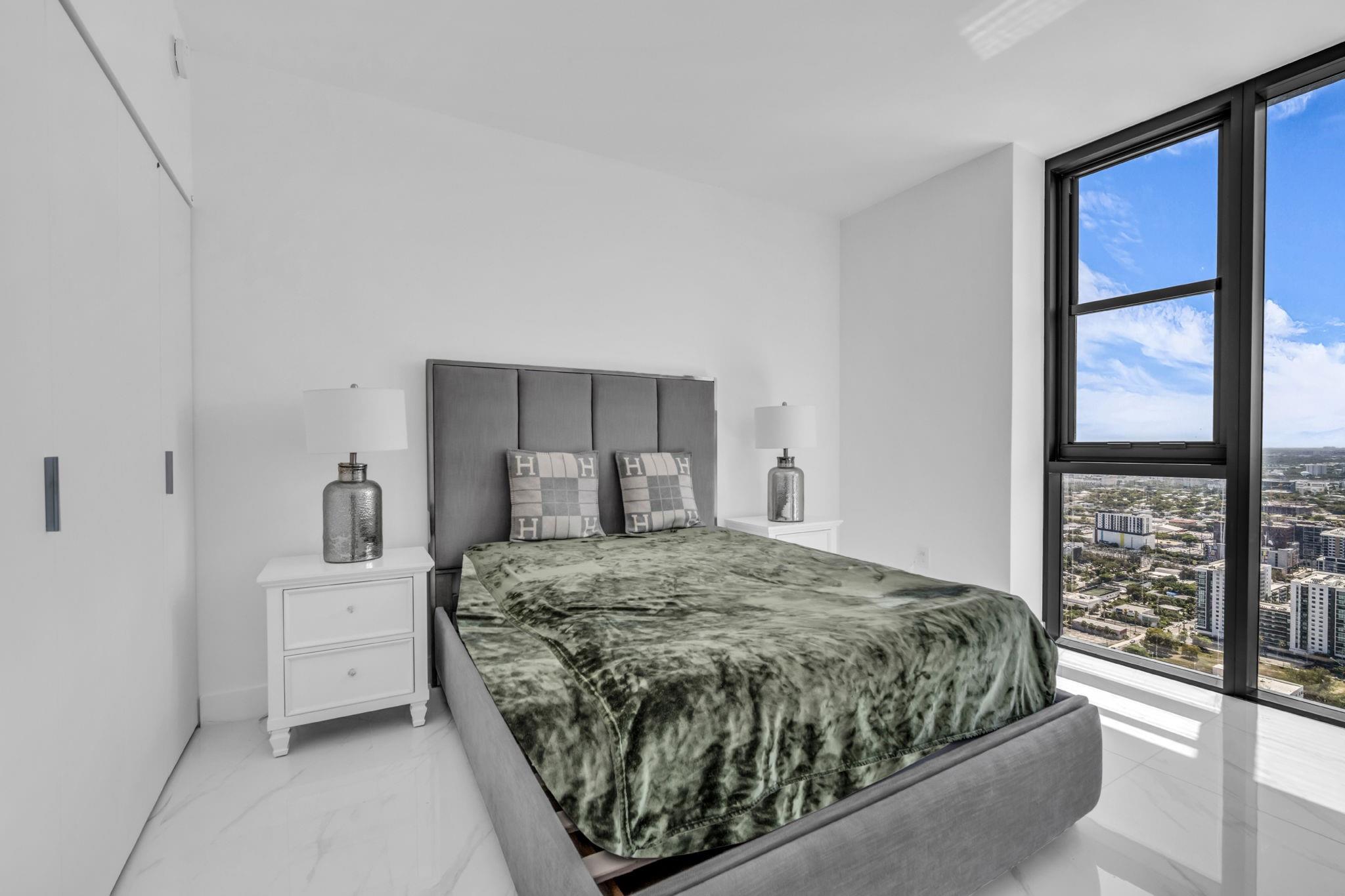 ARIA RESERVE MIAMI SOUTH - Residential Lease