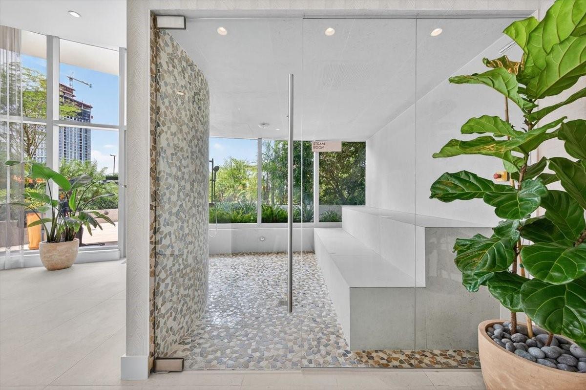 ARIA RESERVE MIAMI SOUTH - Residential Lease