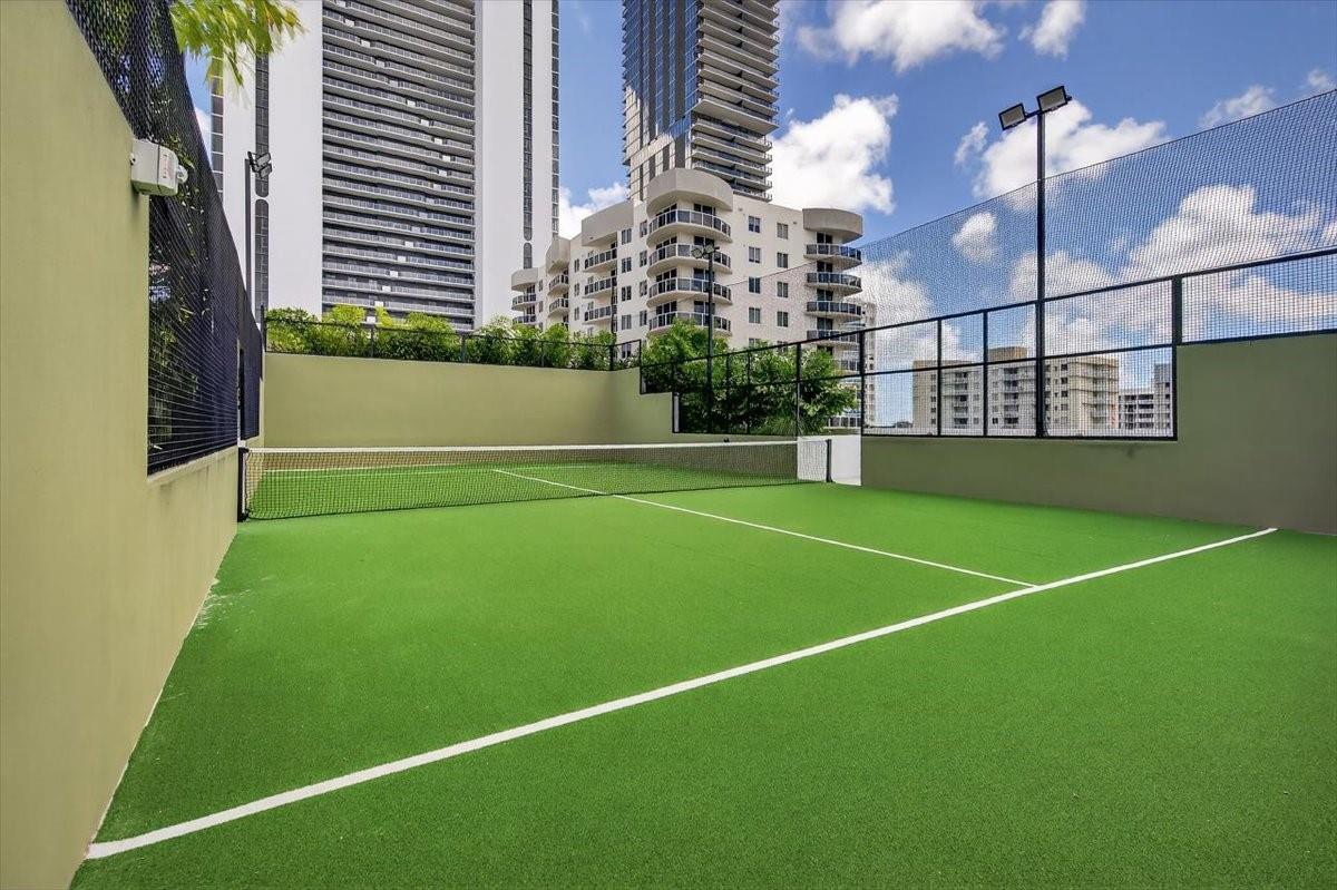 ARIA RESERVE MIAMI SOUTH - Residential Lease