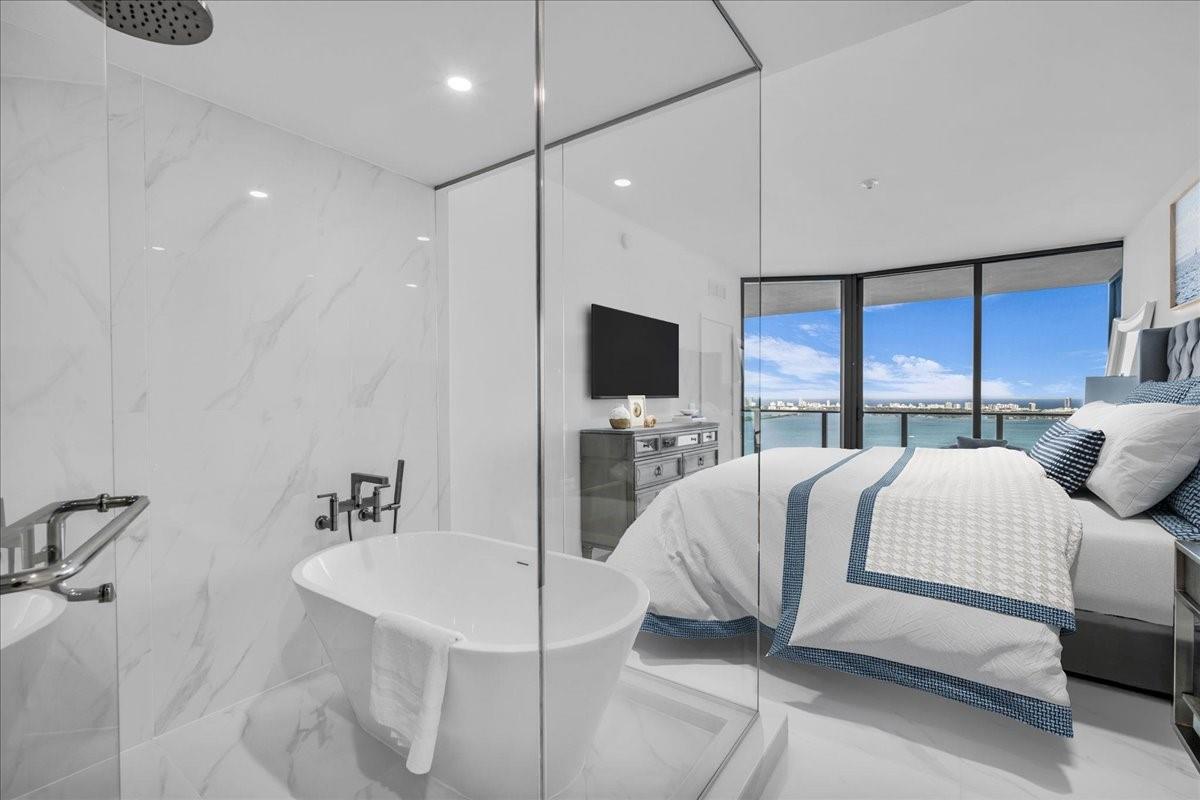 ARIA RESERVE MIAMI SOUTH - Residential Lease