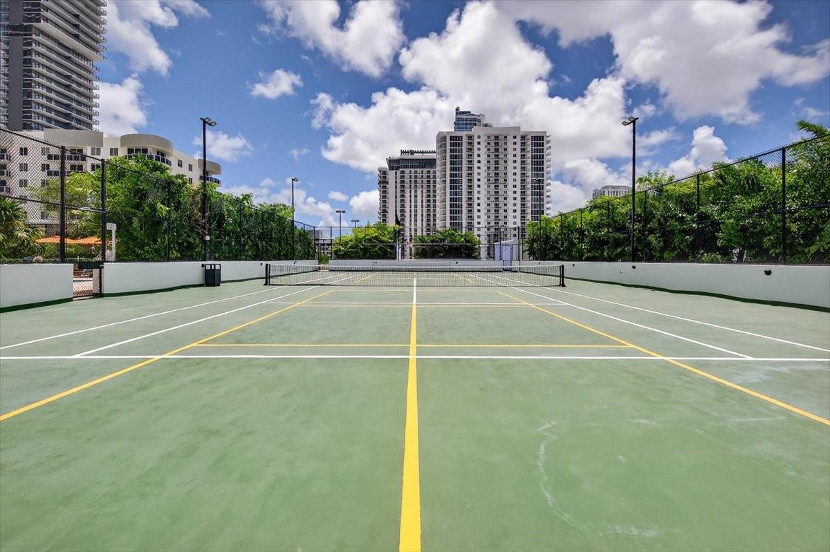 ARIA RESERVE MIAMI SOUTH - Residential Lease