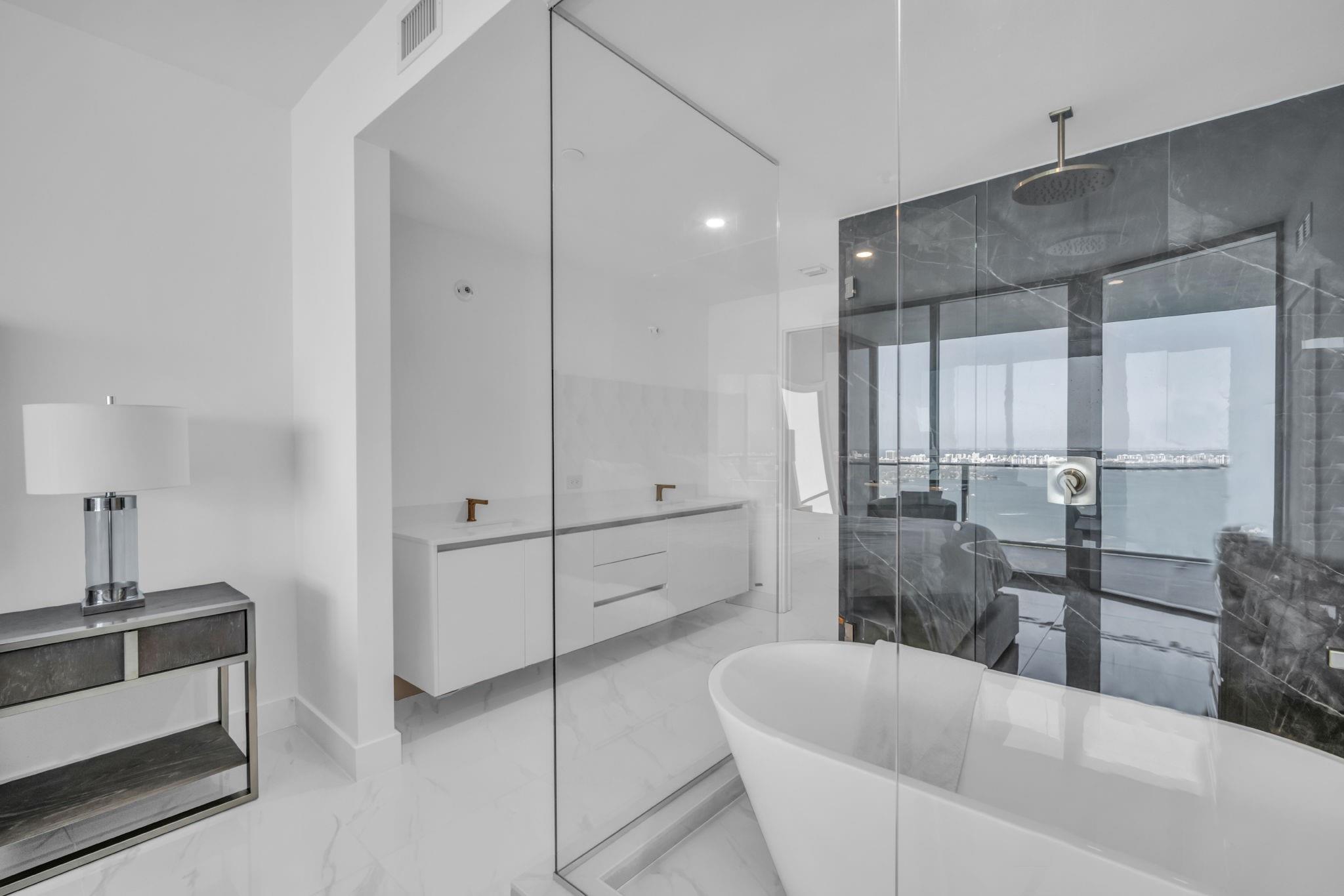 ARIA RESERVE MIAMI SOUTH - Residential Lease