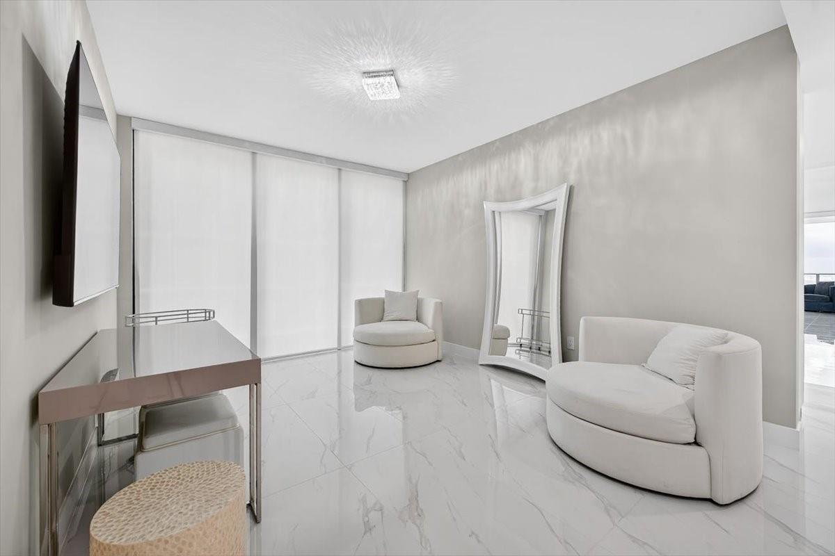 ARIA RESERVE MIAMI SOUTH - Residential Lease