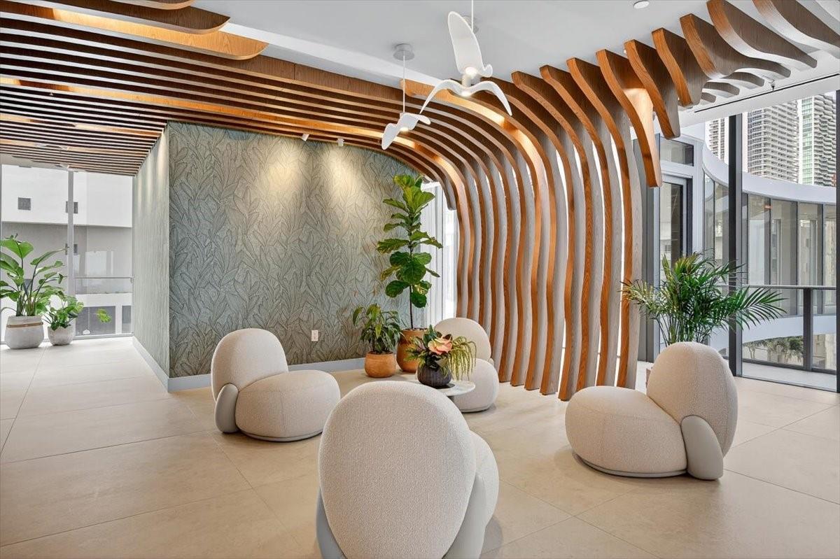 ARIA RESERVE MIAMI SOUTH - Residential Lease