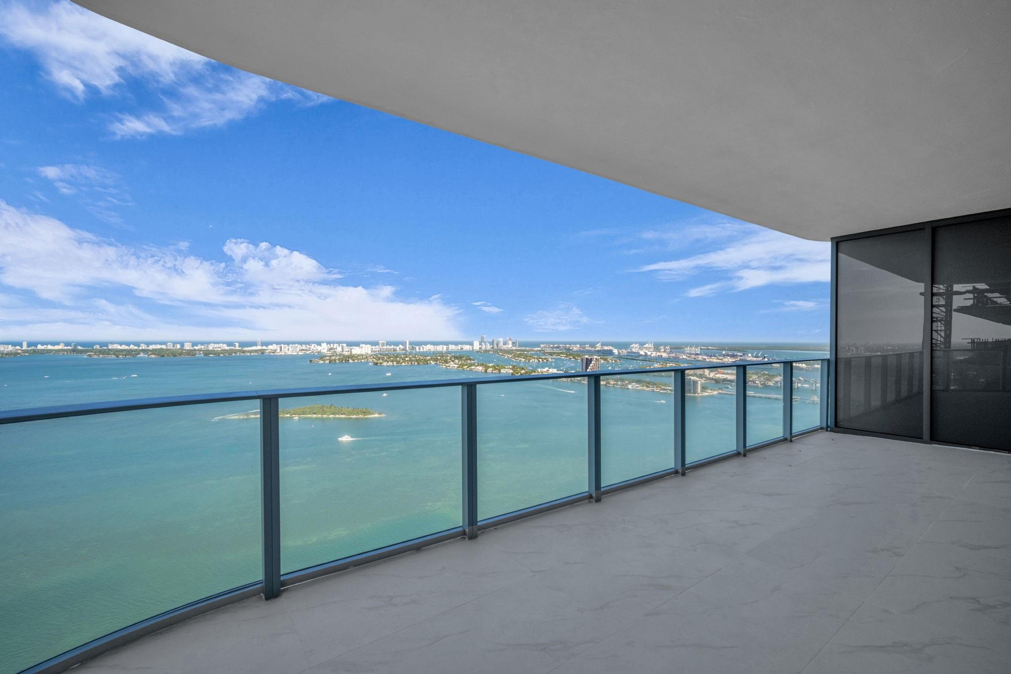 ARIA RESERVE MIAMI SOUTH - Residential Lease