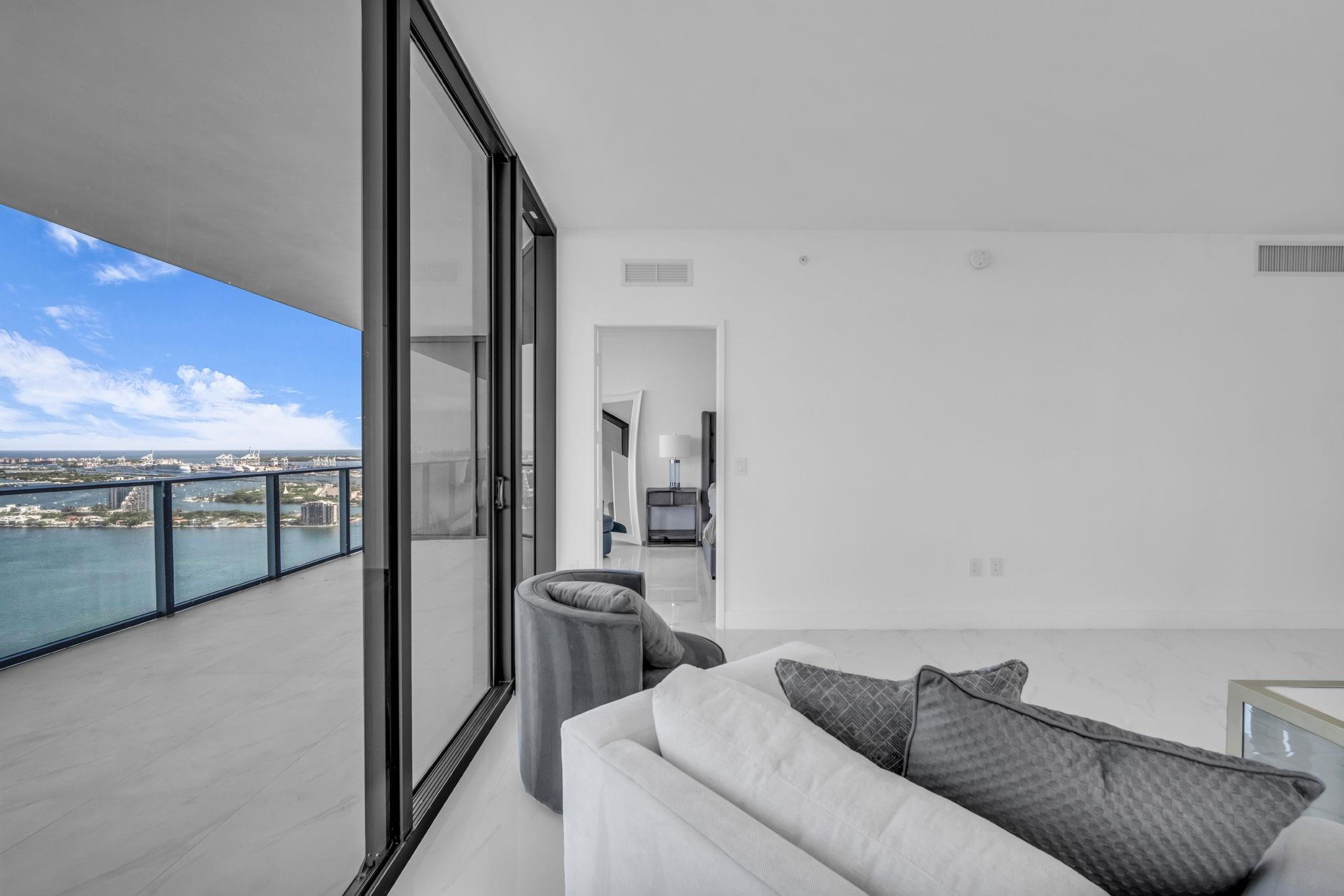 ARIA RESERVE MIAMI SOUTH - Residential Lease