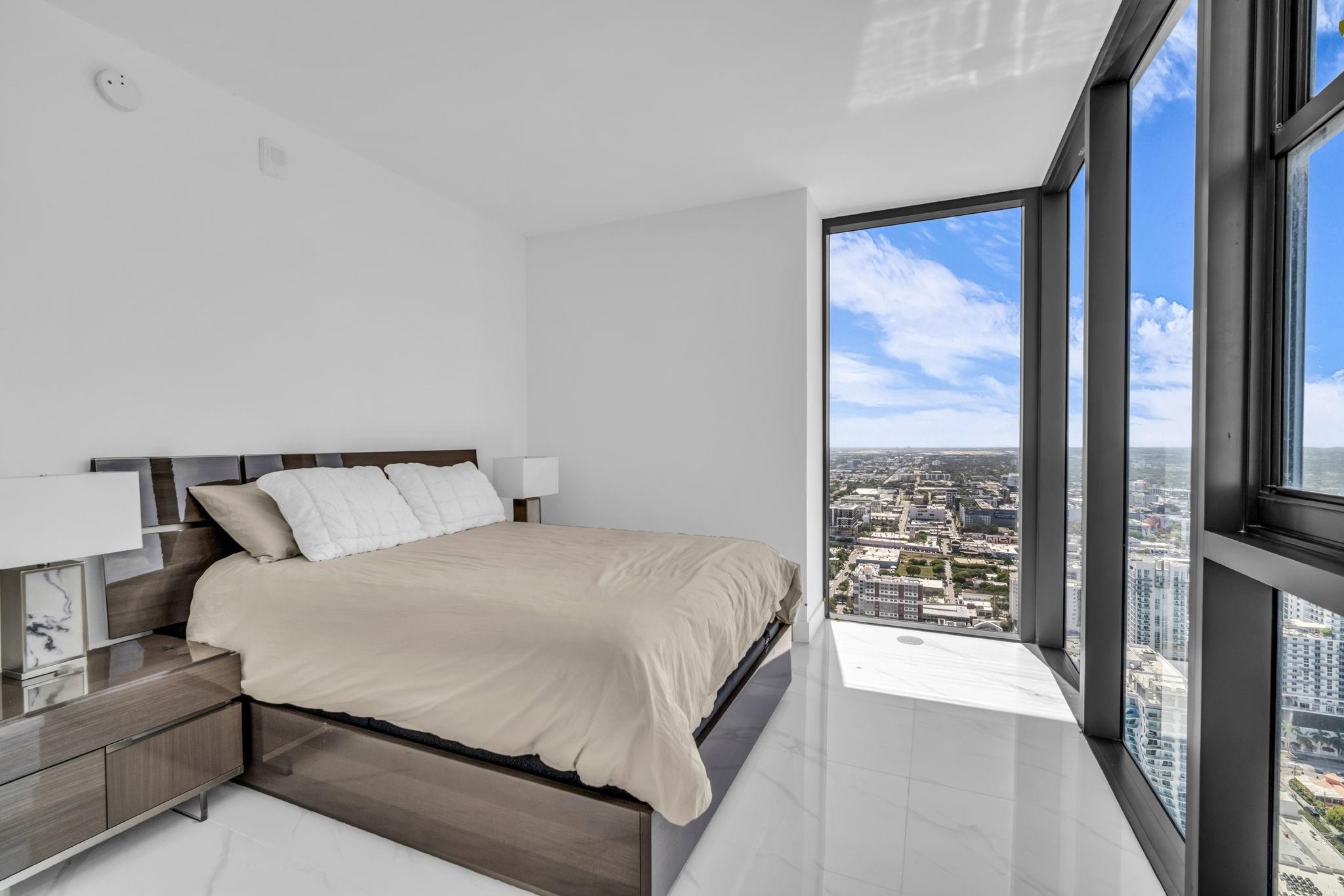 ARIA RESERVE MIAMI SOUTH - Residential Lease