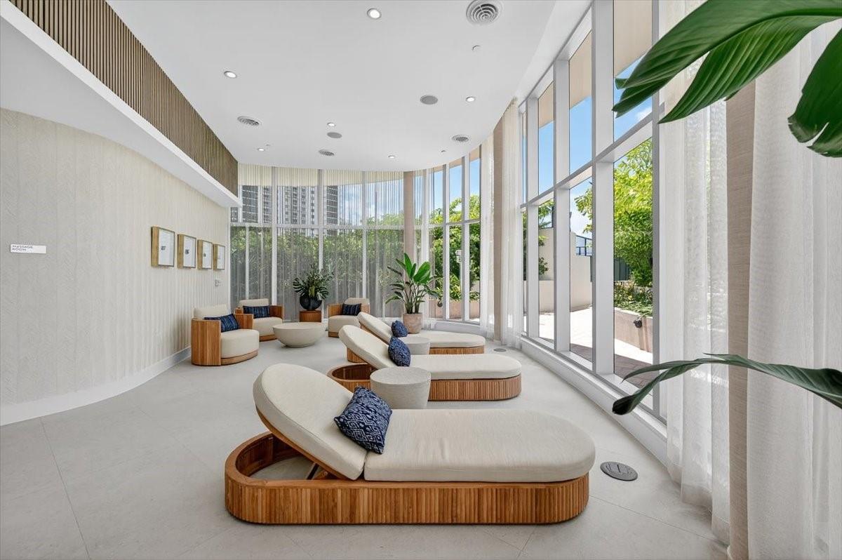 ARIA RESERVE MIAMI SOUTH - Residential Lease