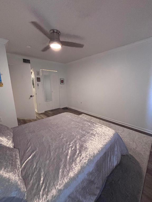 HYPOLUXOS MARINERS CAY CONDO - Residential