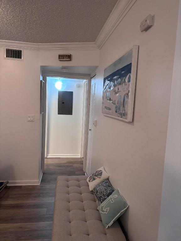 HYPOLUXOS MARINERS CAY CONDO - Residential