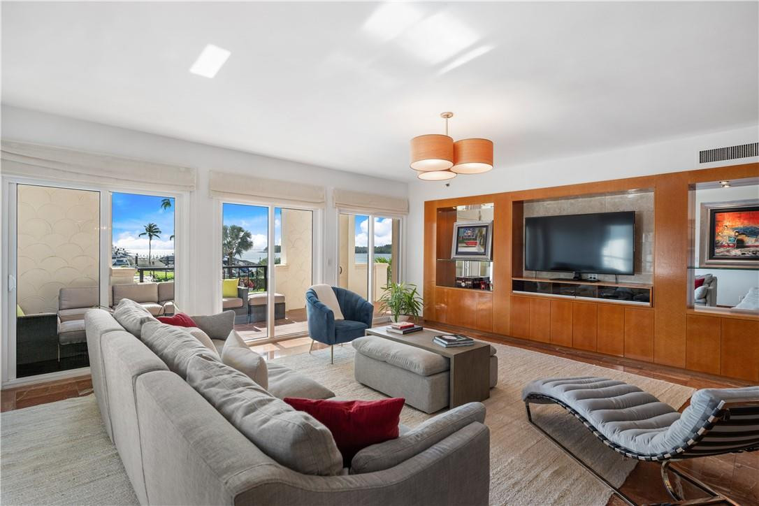 BAYSIDE VILLAGE - Residential