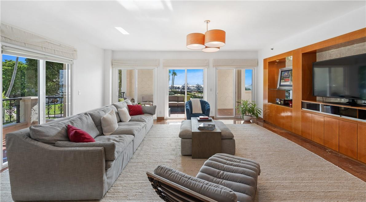 BAYSIDE VILLAGE - Residential