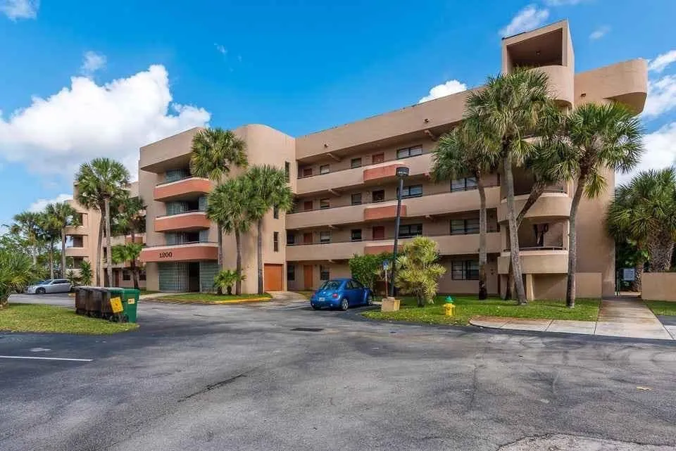 1200 NW 80th Ave Unit 106