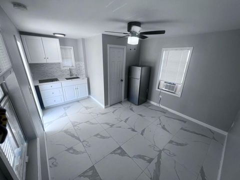 2843 Forest Hill Boulevard 2 Palm Springs FL 33406