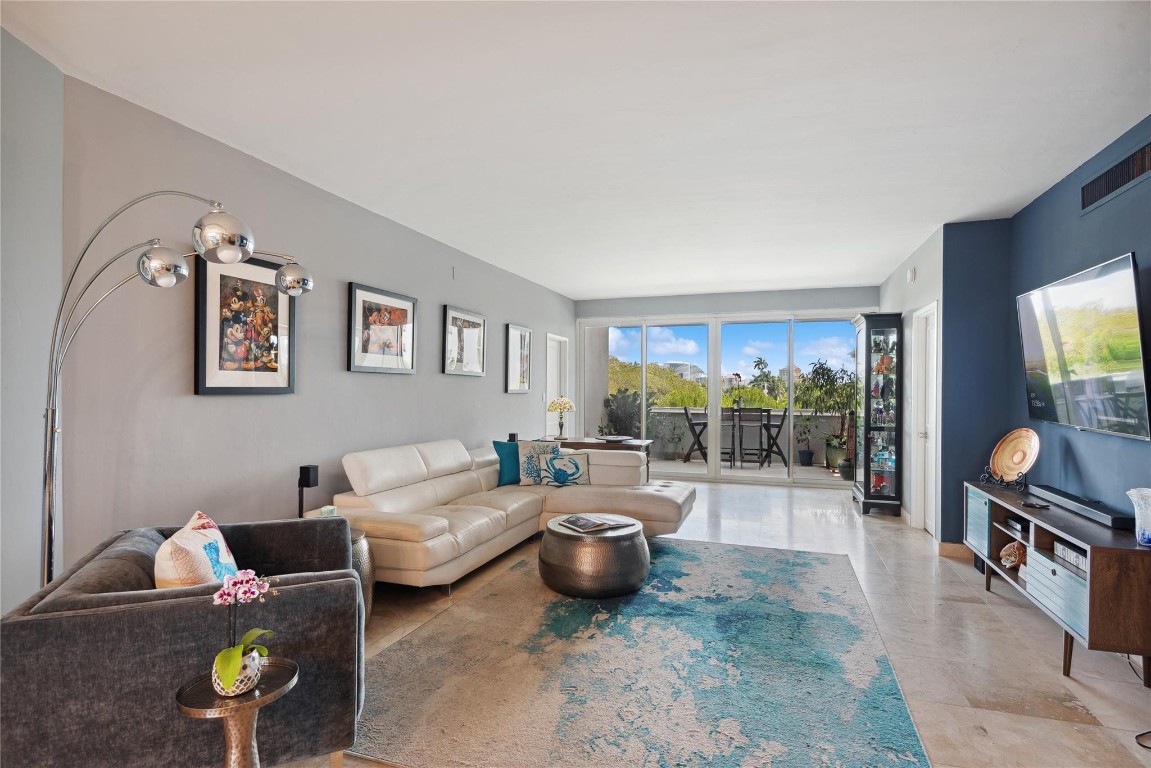 333 Sunset Drive 207