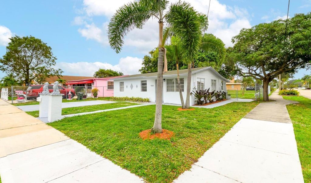 Photo of 145 SW 13 Avenue, Delray Beach, FL 33444 (MLS # R11080333)