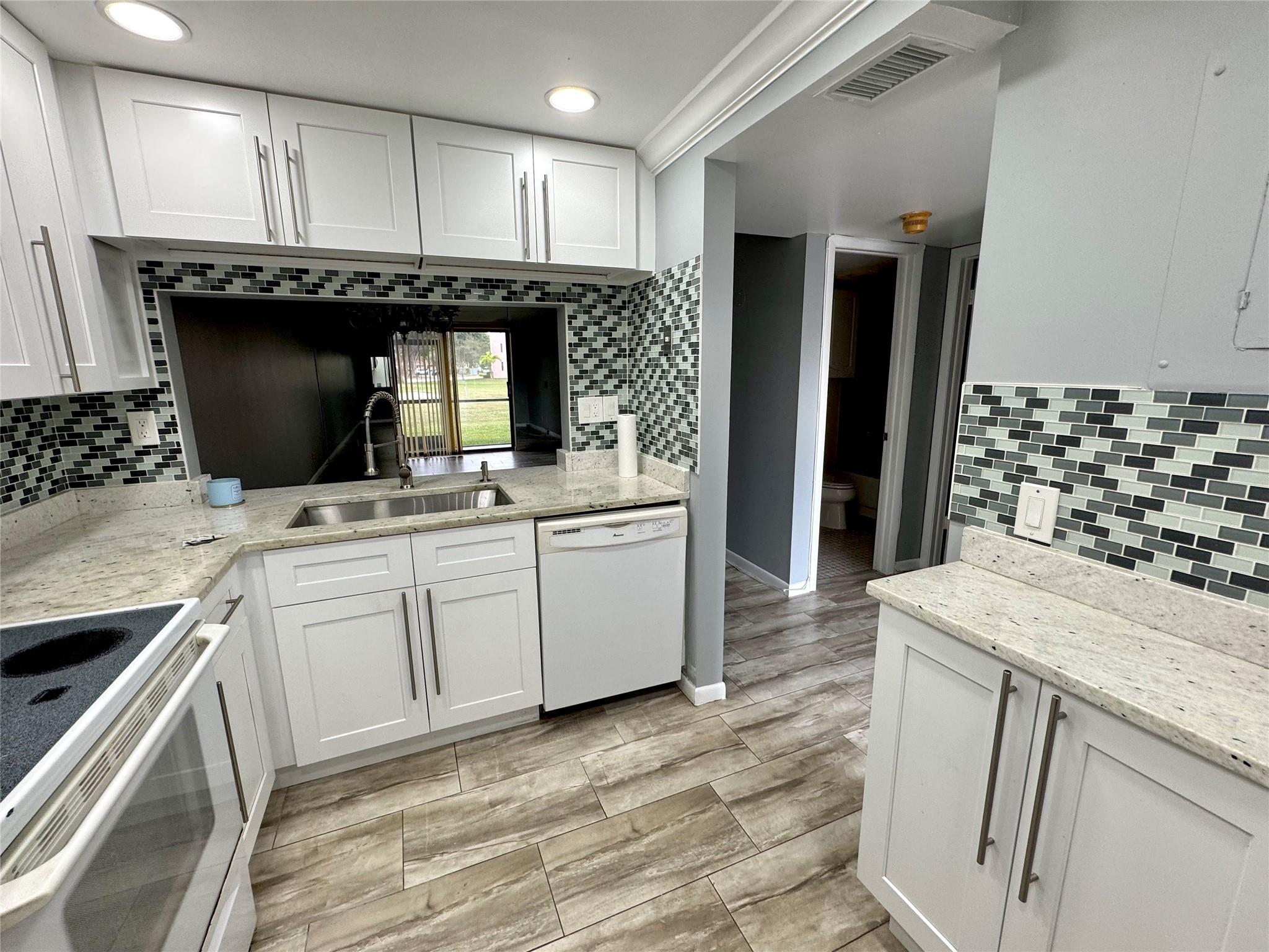 10434 Sunrise Lakes Blvd 110