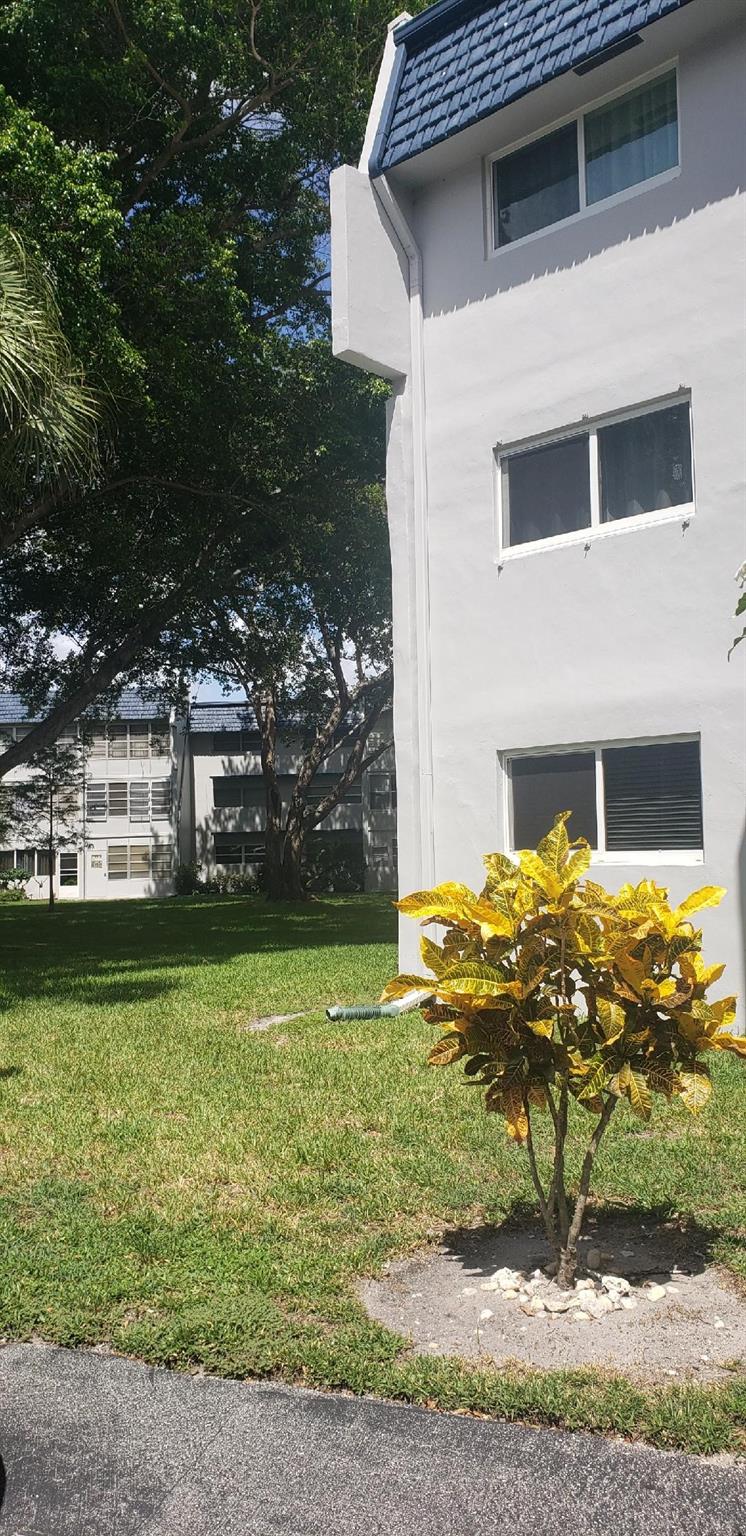 ORIOLE GOLF & TENNIS CLUB - Residential