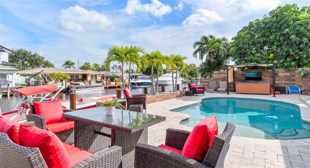 Photo of 2287 SE 10th Court, Pompano Beach, FL 33062 (MLS # F10471292)