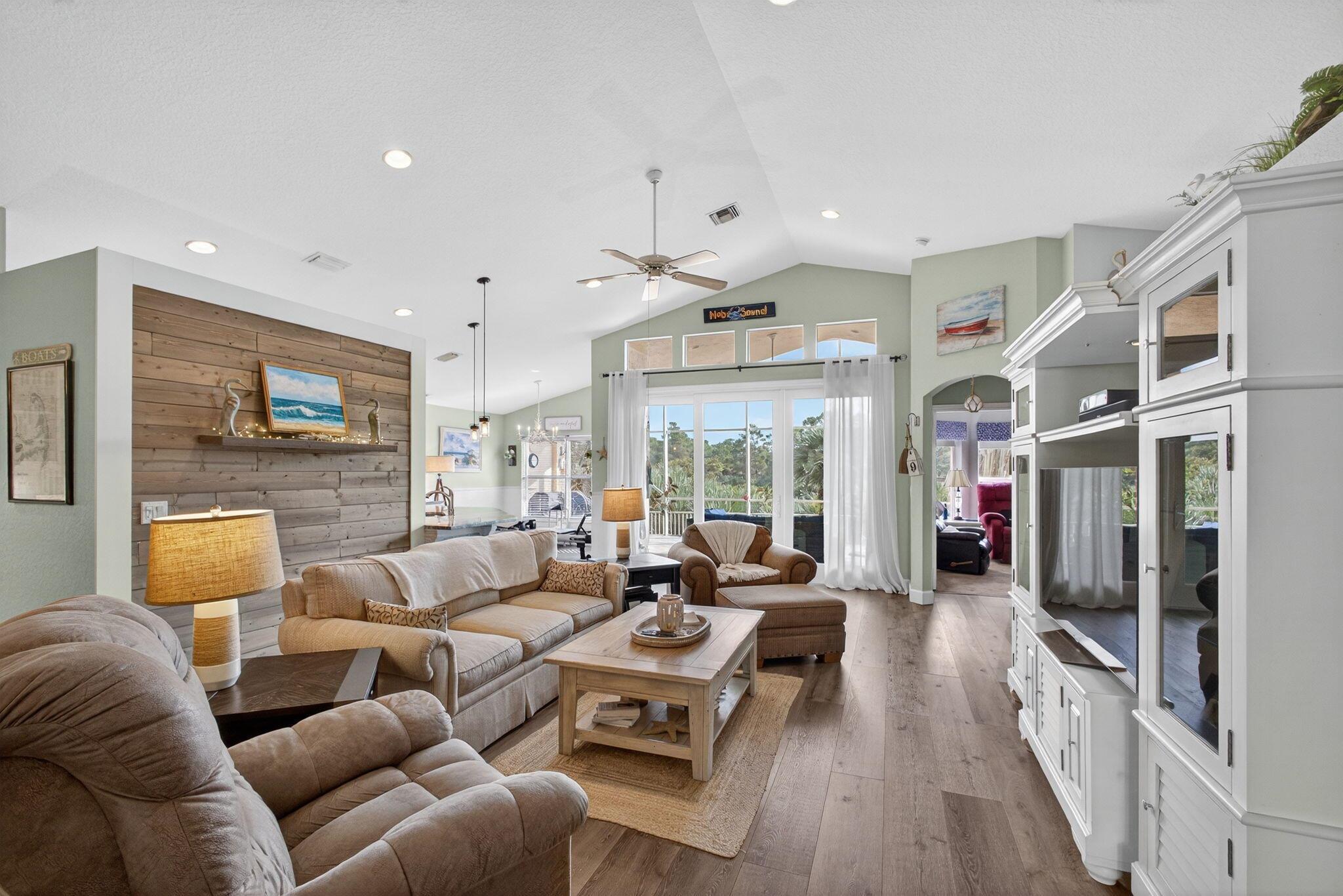 BANNER LAKE (AKA COTTAGES - Residential