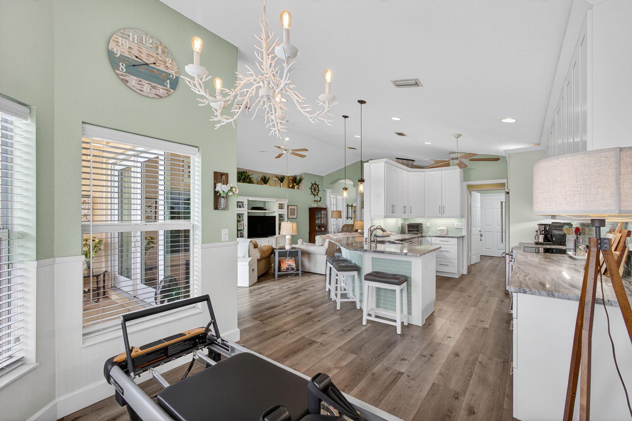 BANNER LAKE (AKA COTTAGES - Residential